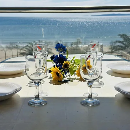 Apartment 3170 Hort De Mar E 341, Vista Inmejorable, En 1ª Linea De Mar Y Frente A La Playa Mas Espaciosa De Roses. Edificio Tranquilo. A.a. Parking. - Es-258-4 *