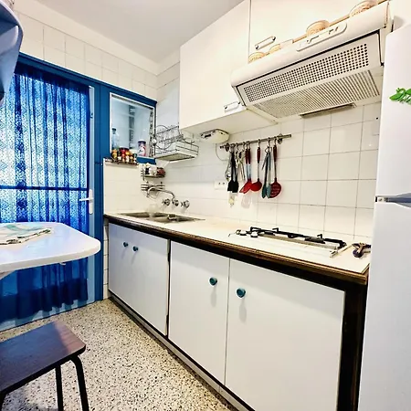 3170 Hort De Mar E 341, Vista Inmejorable, En 1ª Linea De Mar Y Frente A La Playa Mas Espaciosa De Roses. Edificio Tranquilo. A.a. Parking. - Es-258-4