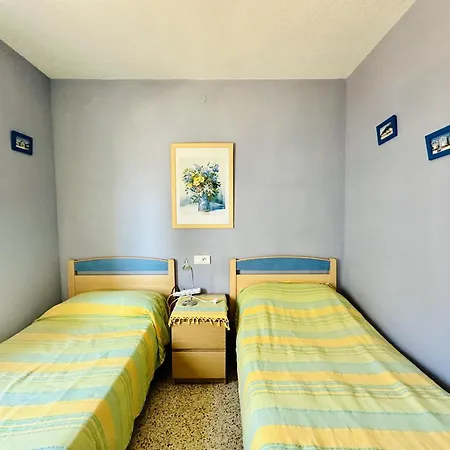 3170 Hort De Mar E 341, Vista Inmejorable, En 1ª Linea De Mar Y Frente A La Playa Mas Espaciosa De Roses. Edificio Tranquilo. A.a. Parking. - Es-258-4